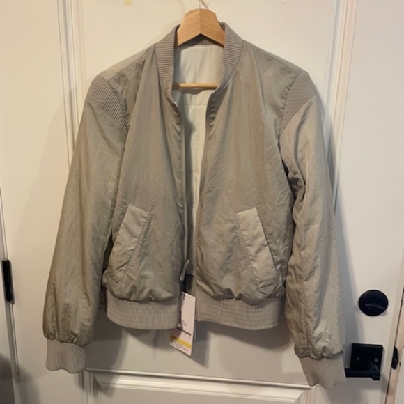 LULULEMON REVERSIBLE INSULATED BOMBER JACKET.BNWT - Picture 3 of 8